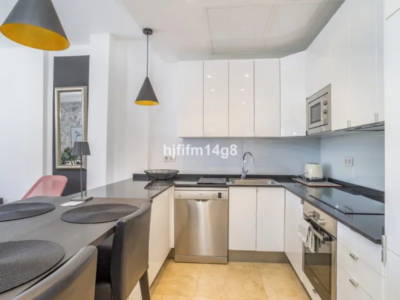 Apartment - Middle Floor Apartment в продаже в Marbella, Málaga. В доме 2 спален и 1 ванных комнат. Площадь дома 96 м²