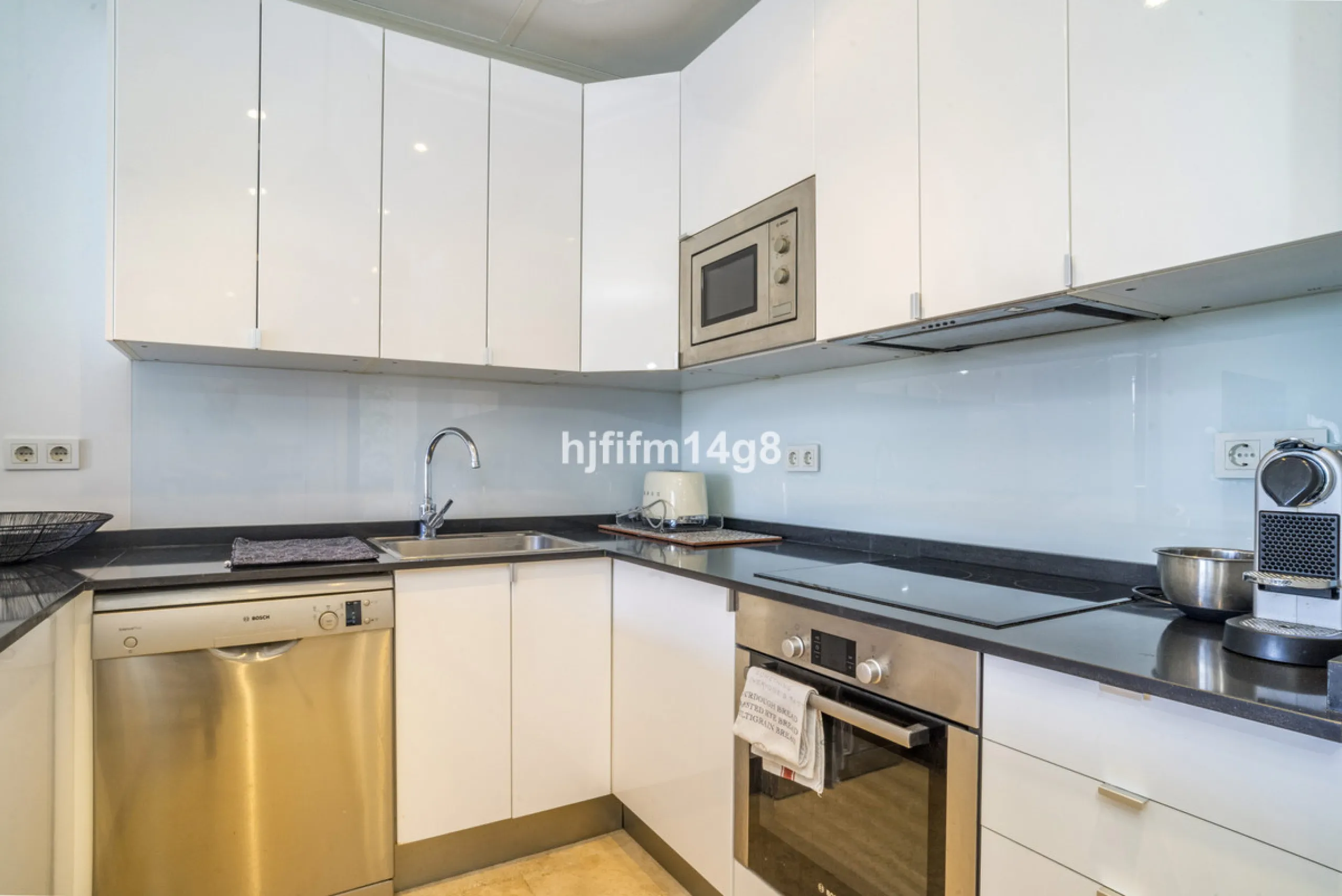 Apartment - Middle Floor Apartment в продаже в Marbella, Málaga. В доме 2 спален и 1 ванных комнат. Площадь дома 96 м²