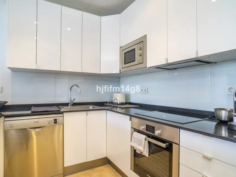 Apartment - Middle Floor Apartment в продаже в Marbella, Málaga. В доме 2 спален и 1 ванных комнат. Площадь дома 96 м²