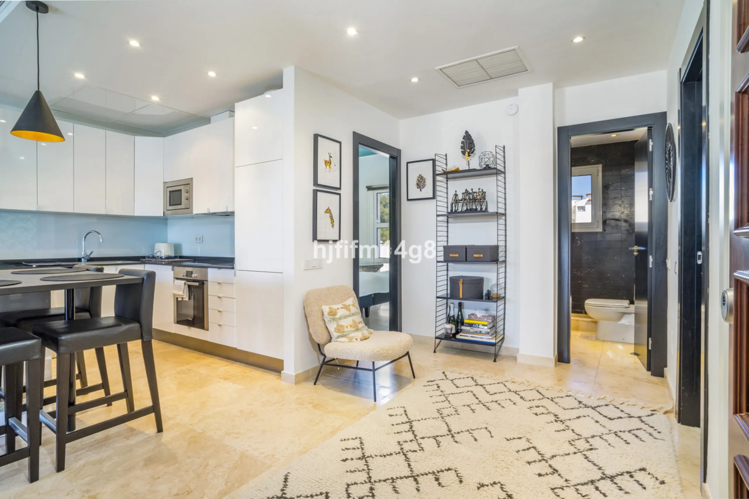 Apartment - Middle Floor Apartment в продаже в Marbella, Málaga. В доме 2 спален и 1 ванных комнат. Площадь дома 96 м²