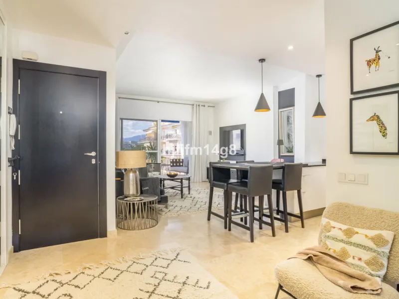 Apartment - Middle Floor Apartment в продаже в Marbella, Málaga. В доме 2 спален и 1 ванных комнат. Площадь дома 96 м²