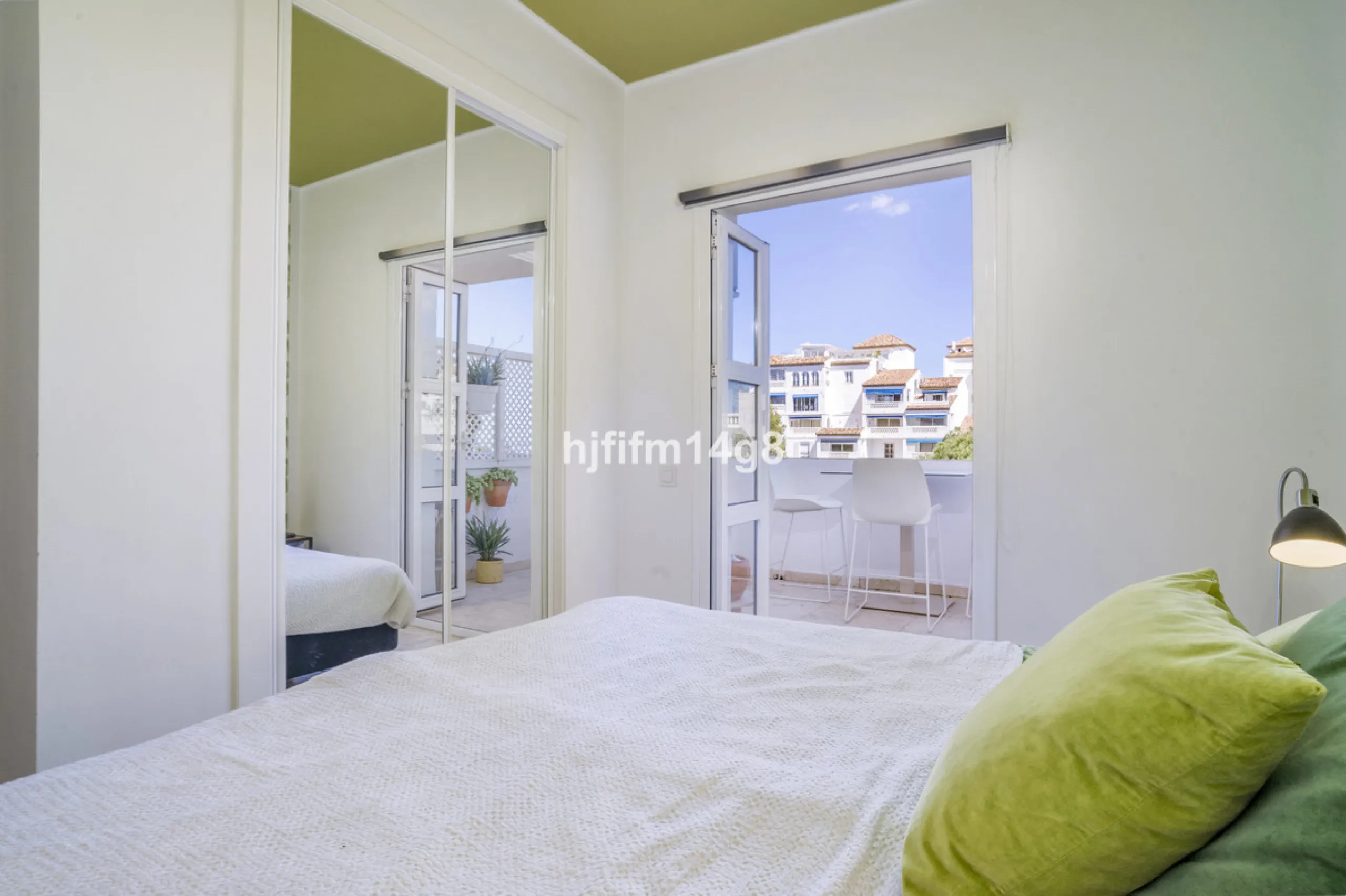 Apartment - Middle Floor Apartment в продаже в Marbella, Málaga. В доме 2 спален и 1 ванных комнат. Площадь дома 96 м²