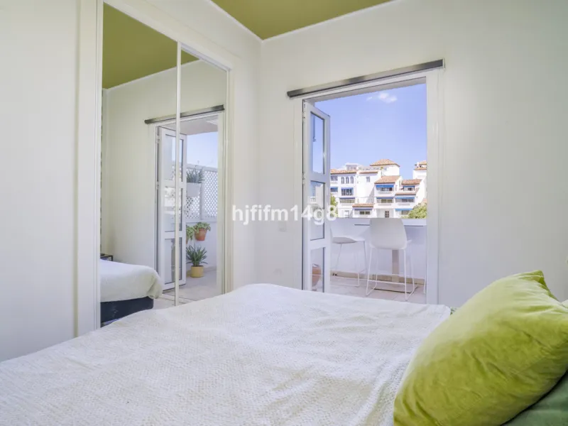 Apartment - Middle Floor Apartment в продаже в Marbella, Málaga. В доме 2 спален и 1 ванных комнат. Площадь дома 96 м²