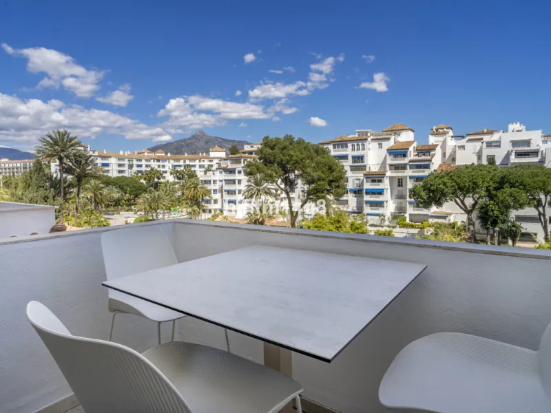 Apartment - Middle Floor Apartment в продаже в Marbella, Málaga. В доме 2 спален и 1 ванных комнат. Площадь дома 96 м²