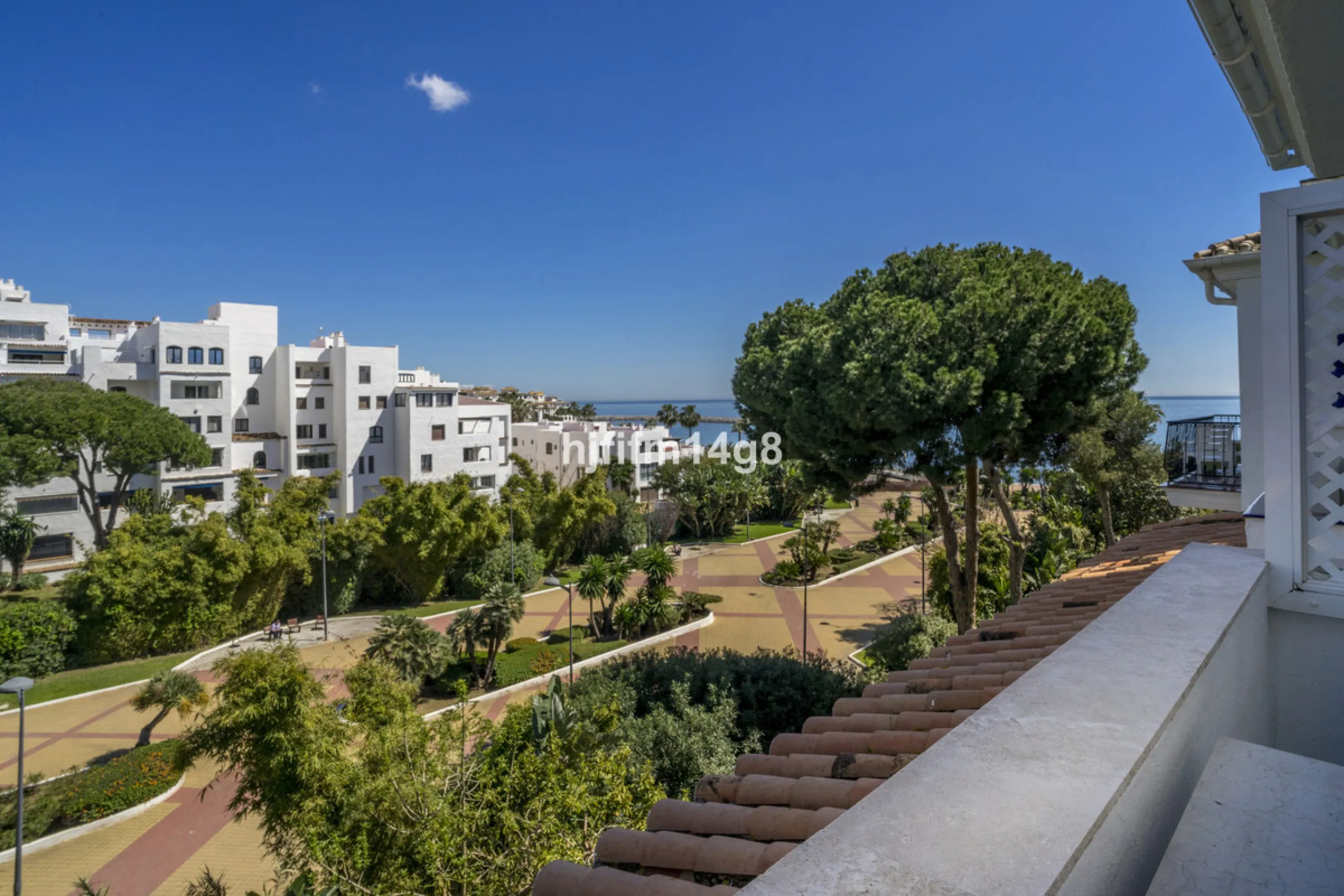 Apartment - Middle Floor Apartment в продаже в Marbella, Málaga. В доме 2 спален и 1 ванных комнат. Площадь дома 96 м²