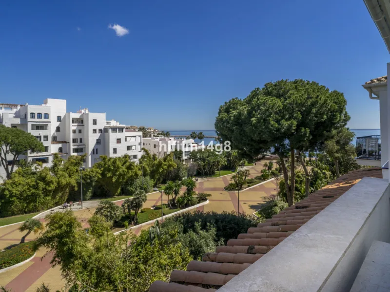 Apartment - Middle Floor Apartment в продаже в Marbella, Málaga. В доме 2 спален и 1 ванных комнат. Площадь дома 96 м²