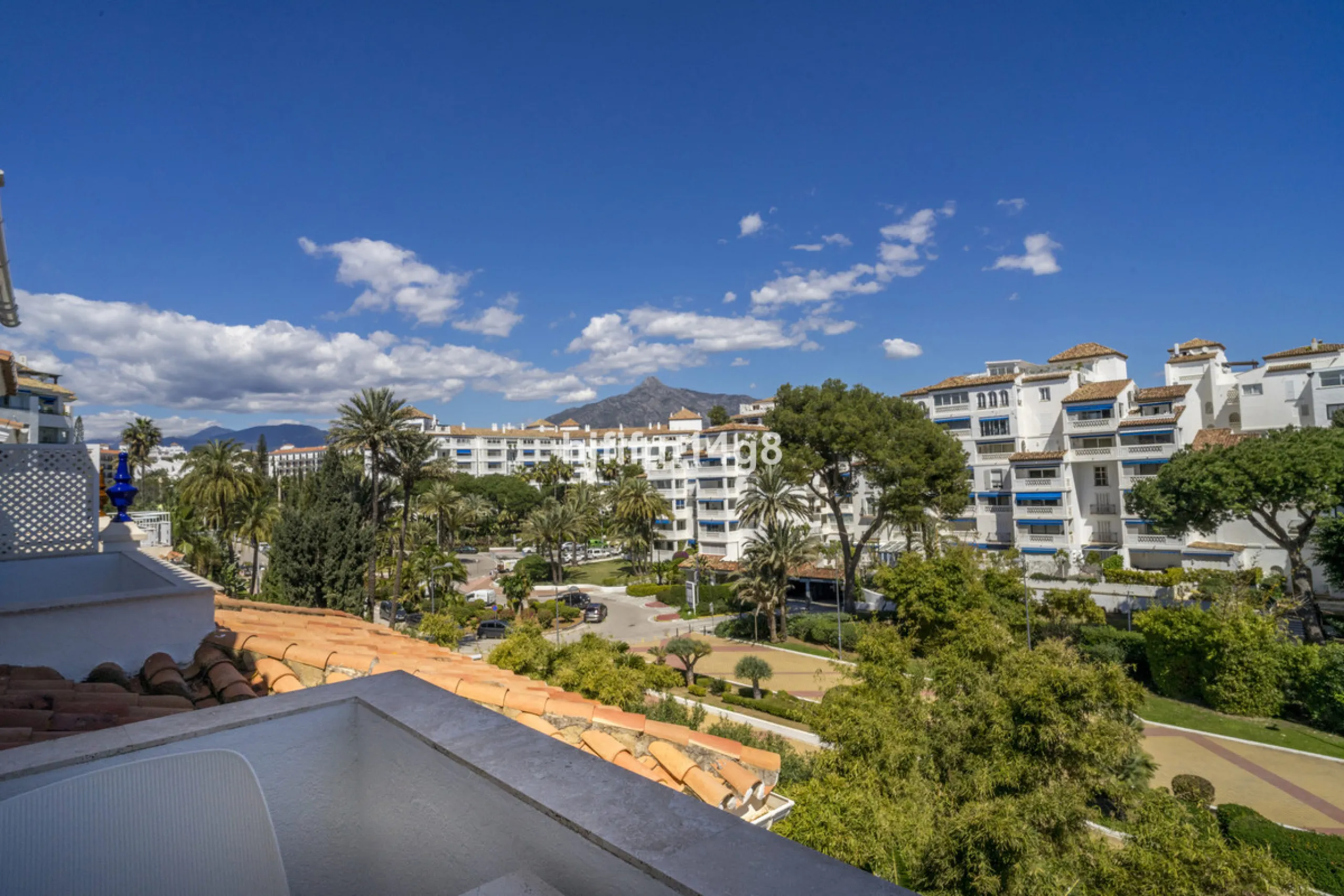 Apartment - Middle Floor Apartment в продаже в Marbella, Málaga. В доме 2 спален и 1 ванных комнат. Площадь дома 96 м²