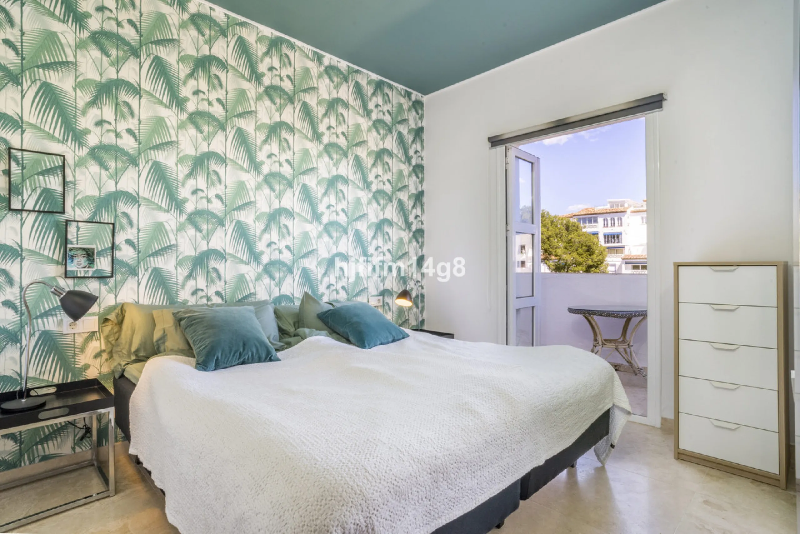 Apartment - Middle Floor Apartment в продаже в Marbella, Málaga. В доме 2 спален и 1 ванных комнат. Площадь дома 96 м²