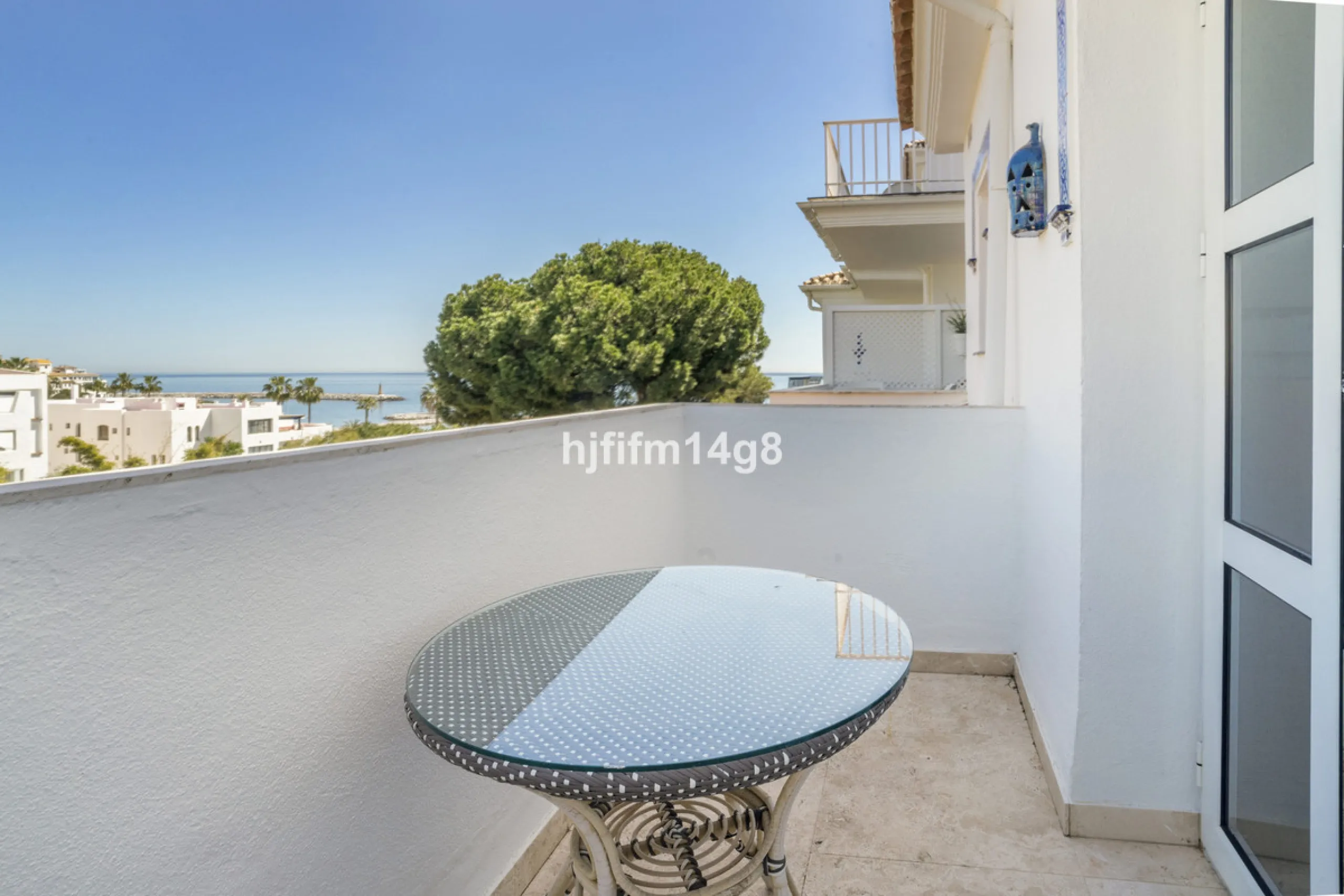 Apartment - Middle Floor Apartment в продаже в Marbella, Málaga. В доме 2 спален и 1 ванных комнат. Площадь дома 96 м²
