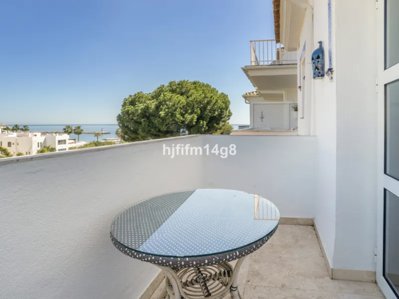 Apartment - Middle Floor Apartment в продаже в Marbella, Málaga. В доме 2 спален и 1 ванных комнат. Площадь дома 96 м²