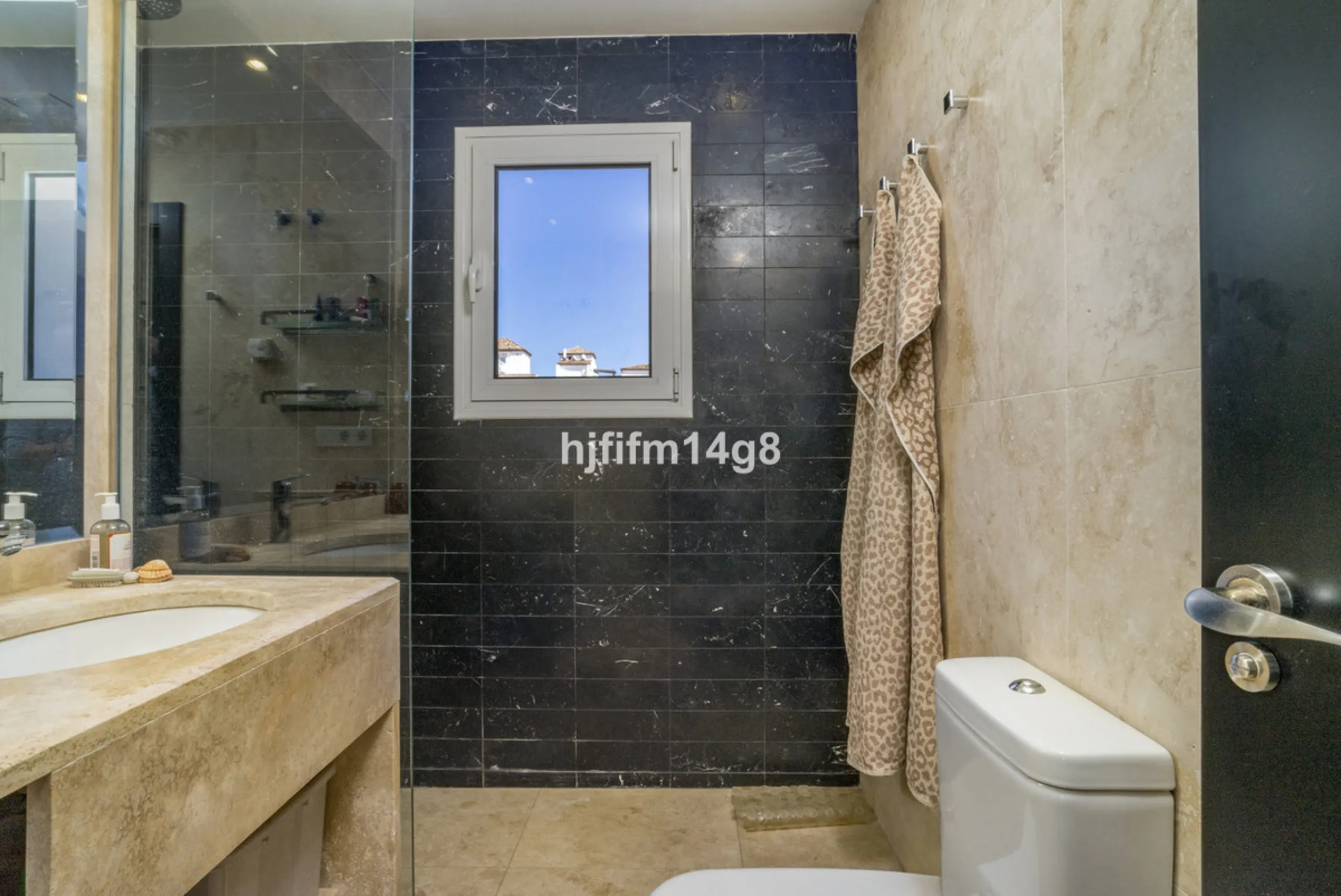 Apartment - Middle Floor Apartment в продаже в Marbella, Málaga. В доме 2 спален и 1 ванных комнат. Площадь дома 96 м²