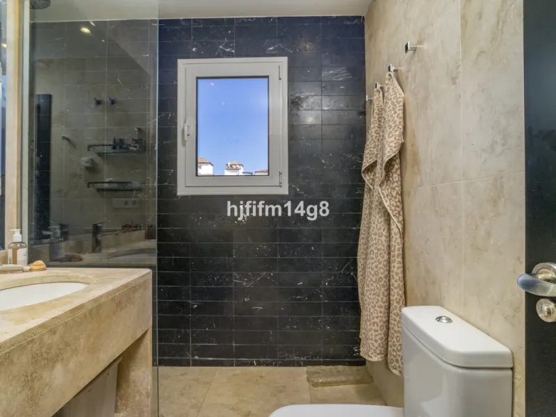 Apartment - Middle Floor Apartment в продаже в Marbella, Málaga. В доме 2 спален и 1 ванных комнат. Площадь дома 96 м²