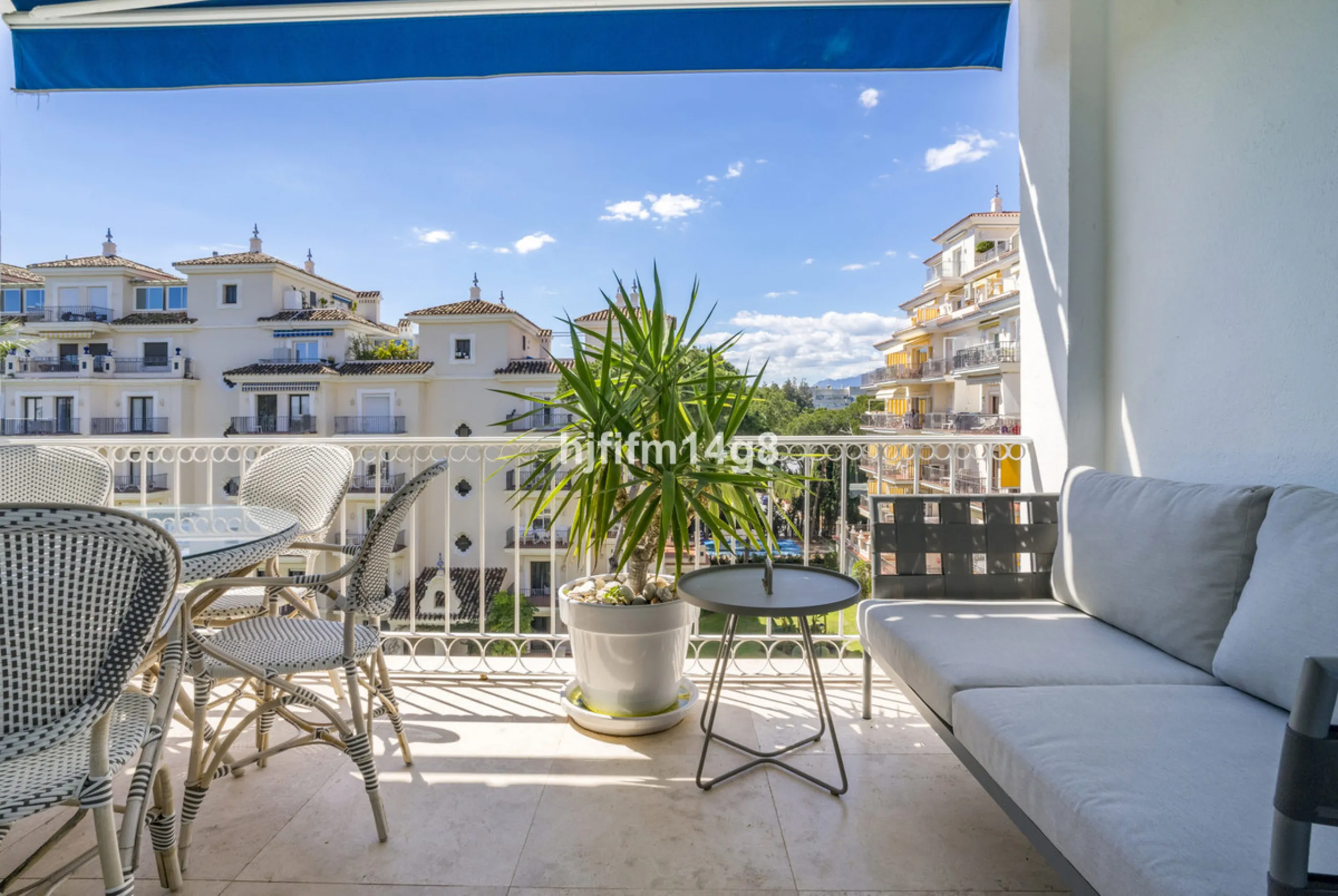 Apartment - Middle Floor Apartment в продаже в Marbella, Málaga. В доме 2 спален и 1 ванных комнат. Площадь дома 96 м²