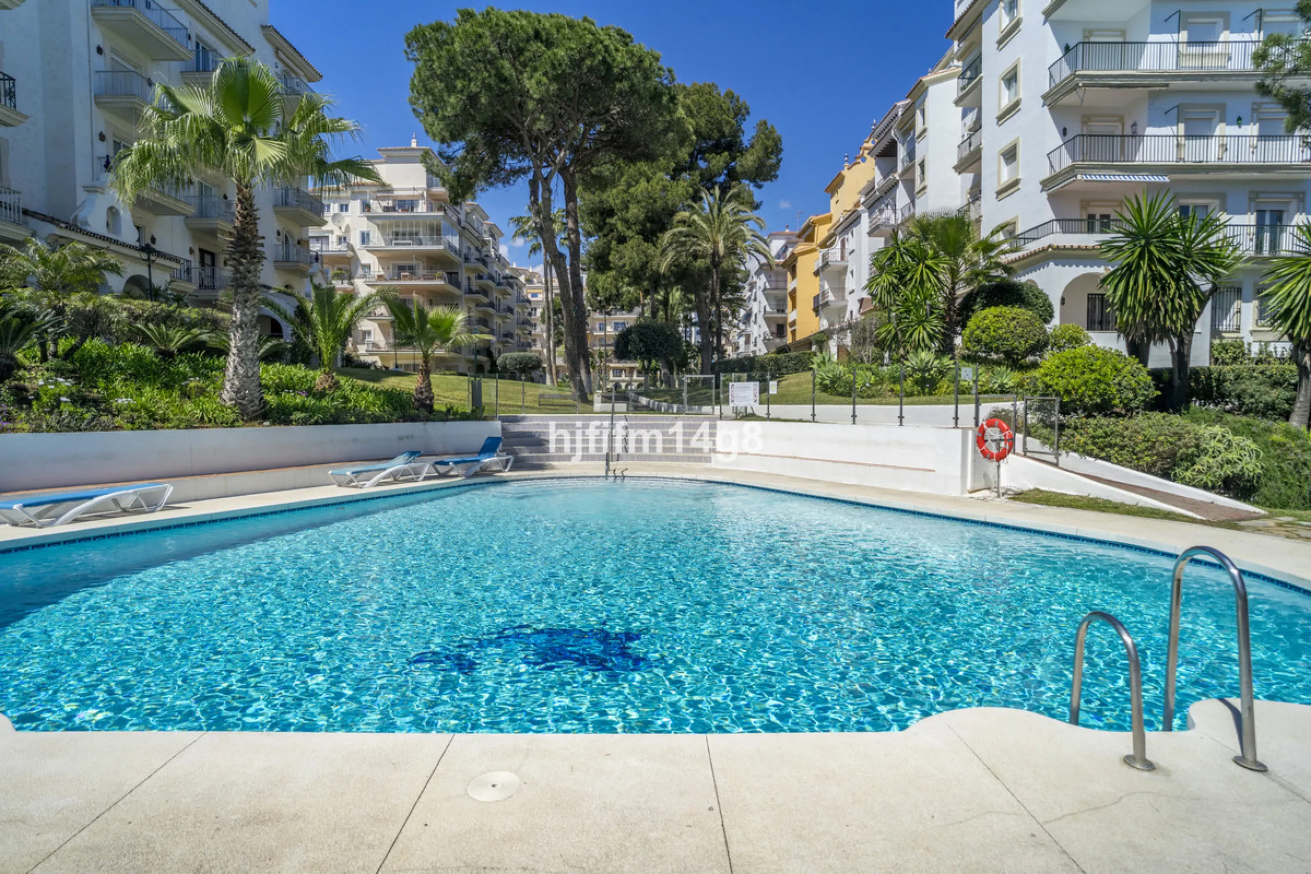 Apartment - Middle Floor Apartment в продаже в Marbella, Málaga. В доме 2 спален и 1 ванных комнат. Площадь дома 96 м²