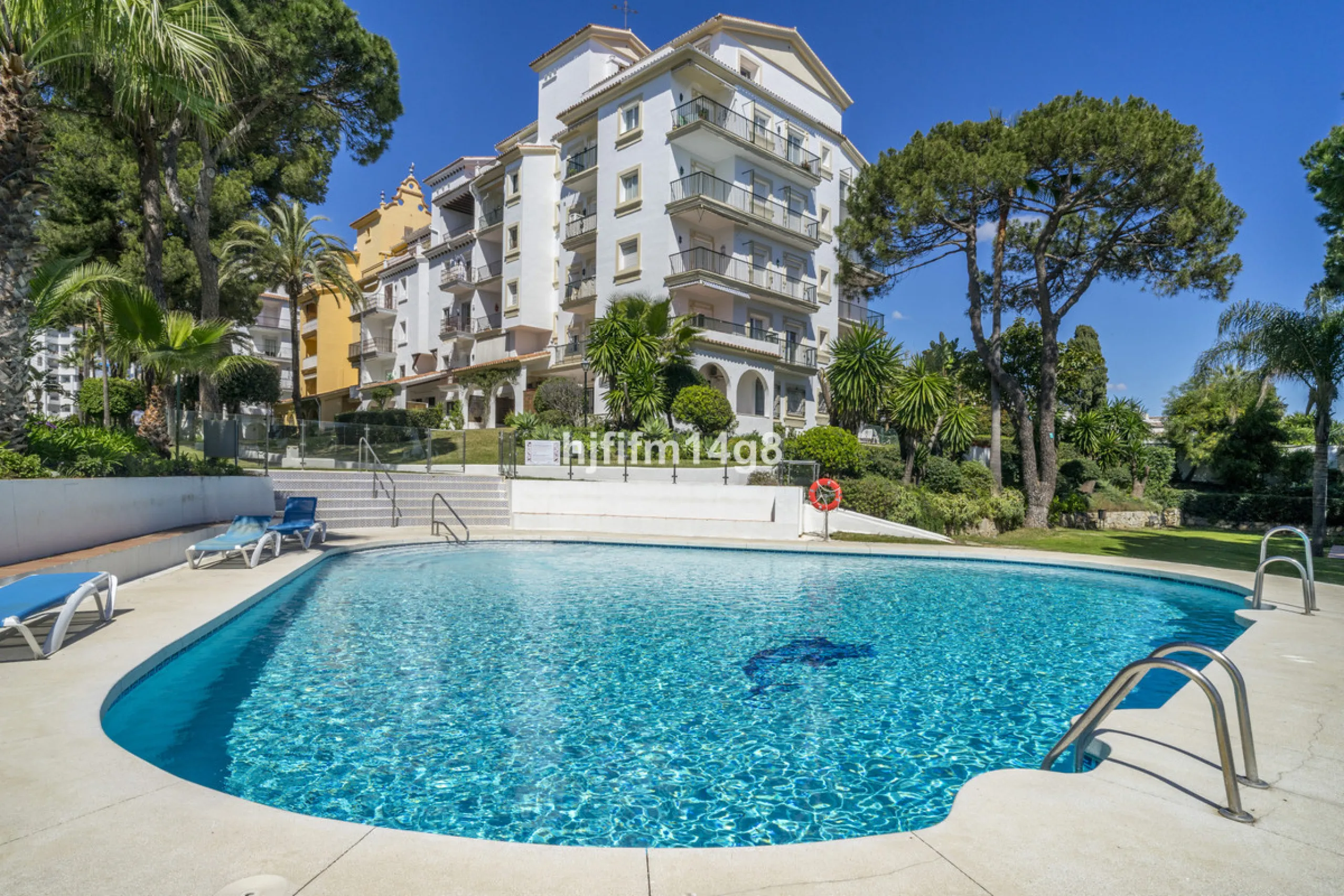 Apartment - Middle Floor Apartment в продаже в Marbella, Málaga. В доме 2 спален и 1 ванных комнат. Площадь дома 96 м²