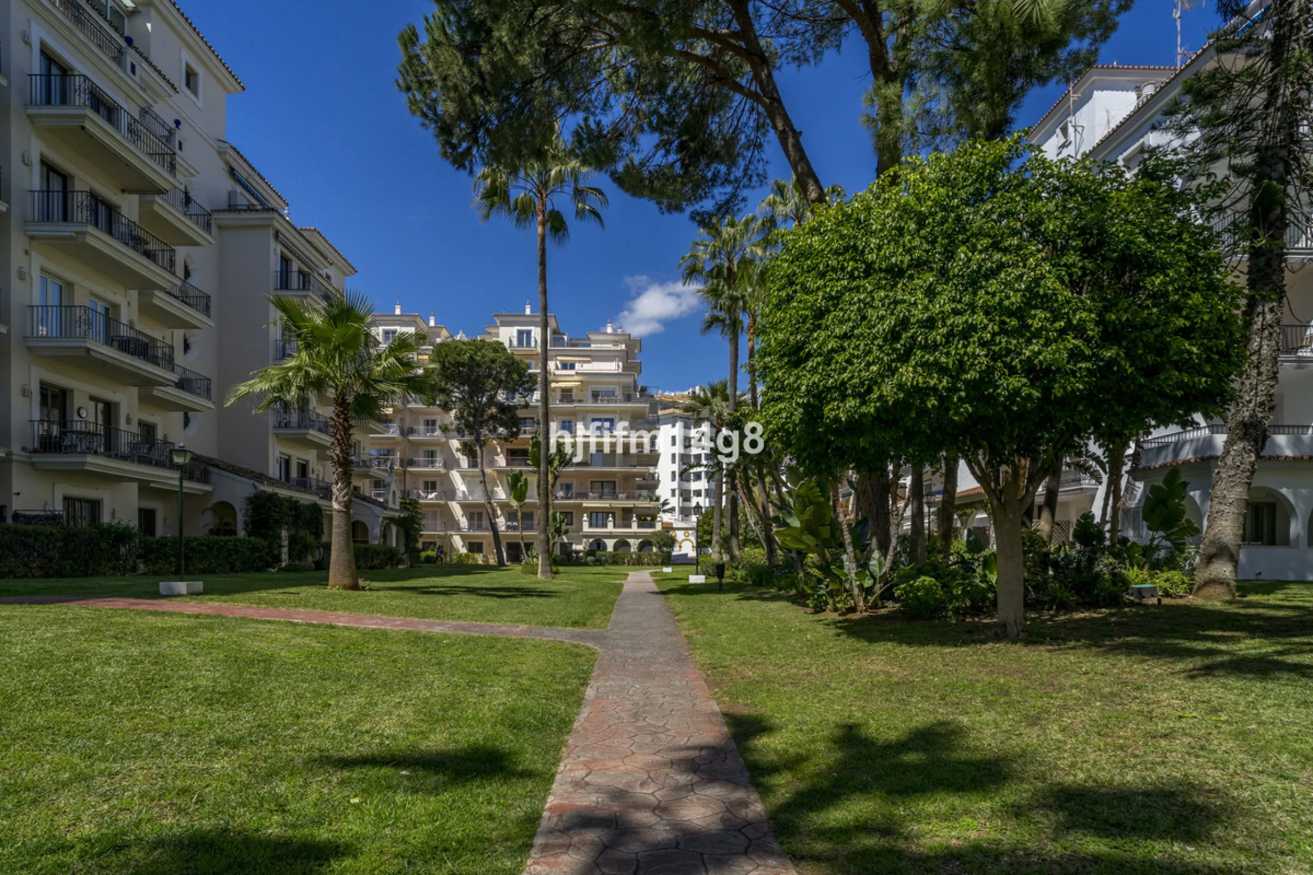 Apartment - Middle Floor Apartment в продаже в Marbella, Málaga. В доме 2 спален и 1 ванных комнат. Площадь дома 96 м²