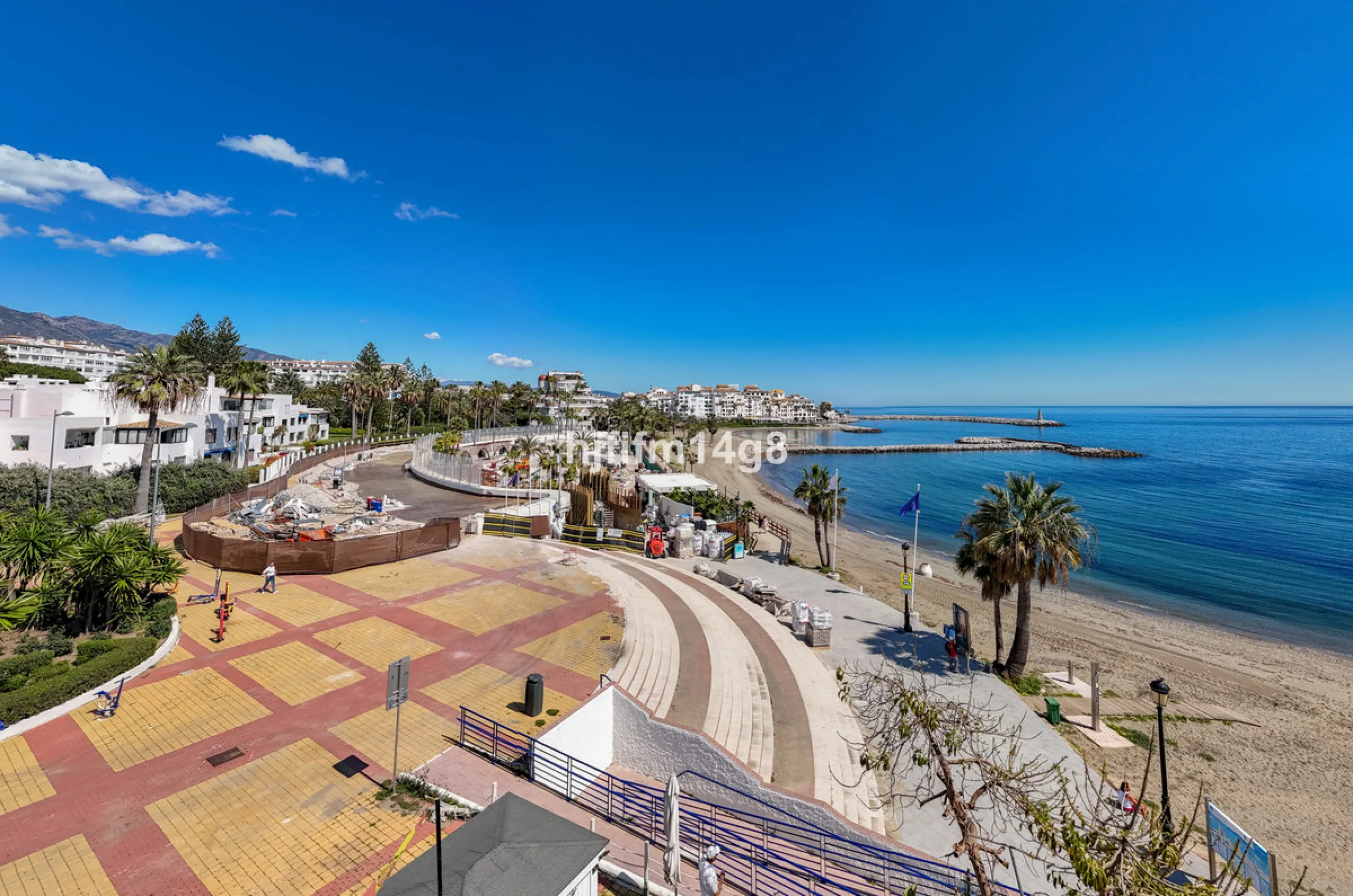 Apartment - Middle Floor Apartment в продаже в Marbella, Málaga. В доме 2 спален и 1 ванных комнат. Площадь дома 96 м²