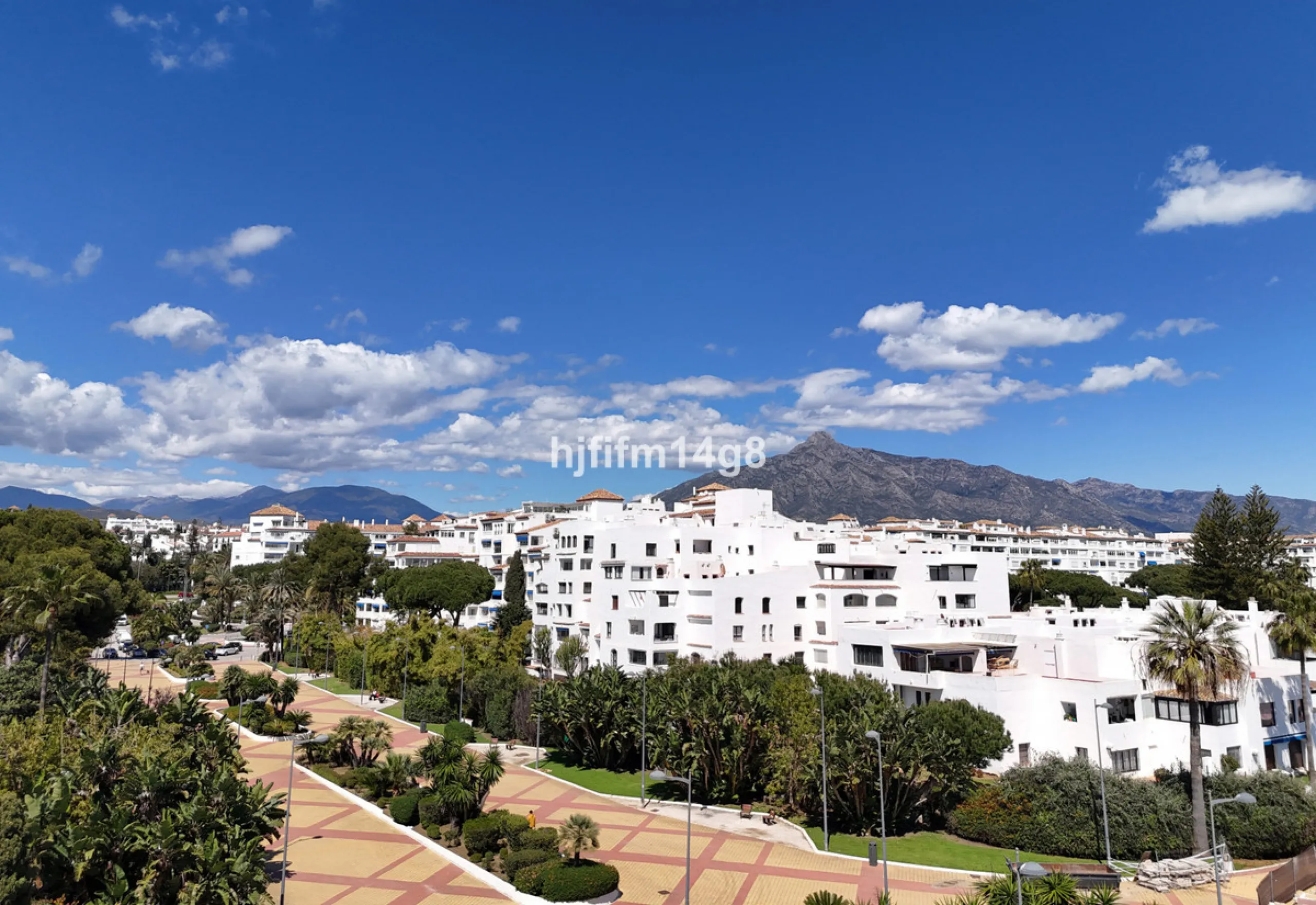 Apartment - Middle Floor Apartment в продаже в Marbella, Málaga. В доме 2 спален и 1 ванных комнат. Площадь дома 96 м²
