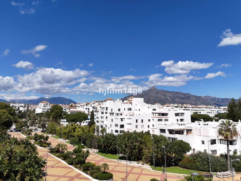 Apartment - Middle Floor Apartment в продаже в Marbella, Málaga. В доме 2 спален и 1 ванных комнат. Площадь дома 96 м²