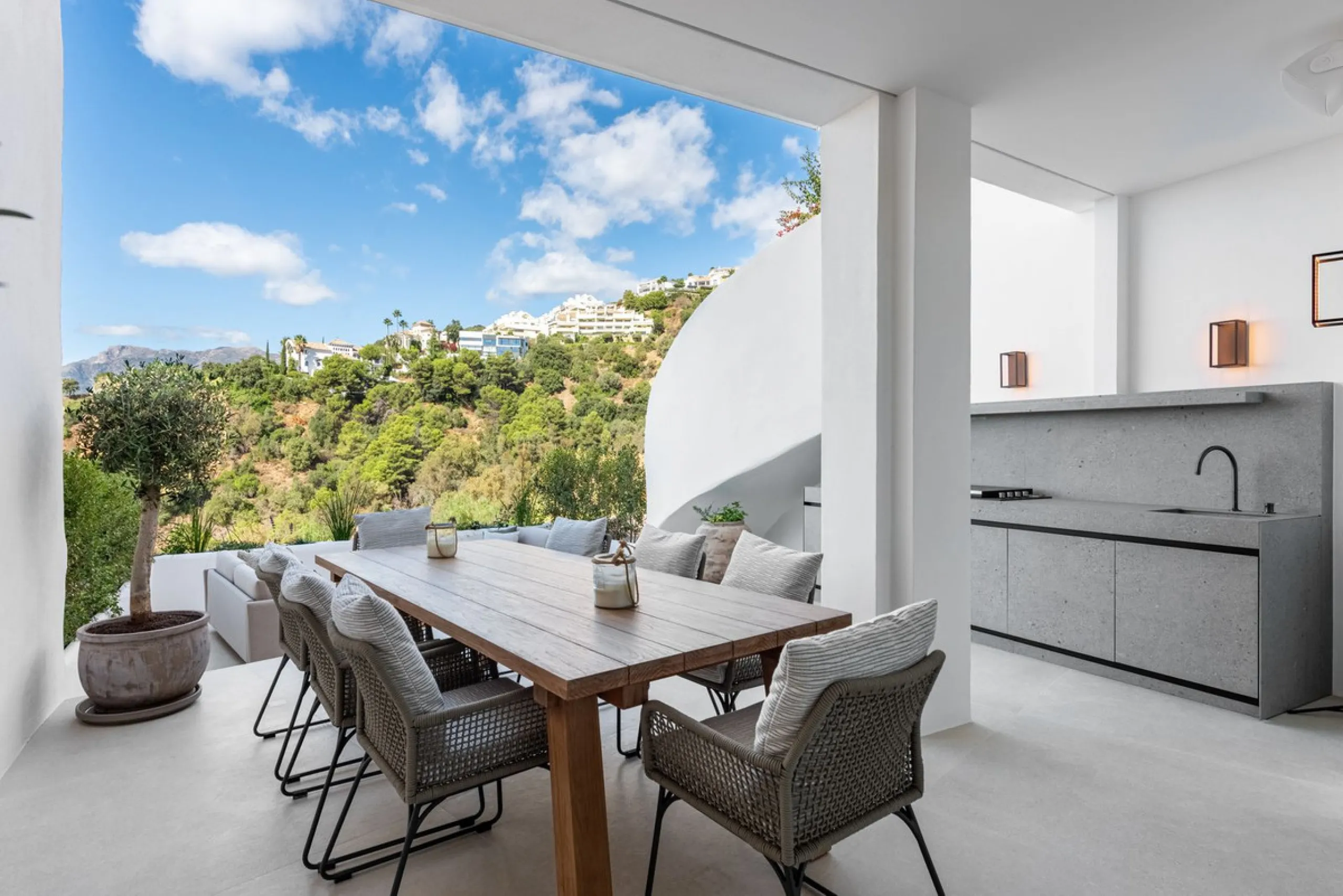 House - Townhouse в продаже в Marbella, Málaga. В доме 3 спален и 3 ванных комнат. Площадь дома 157 м²