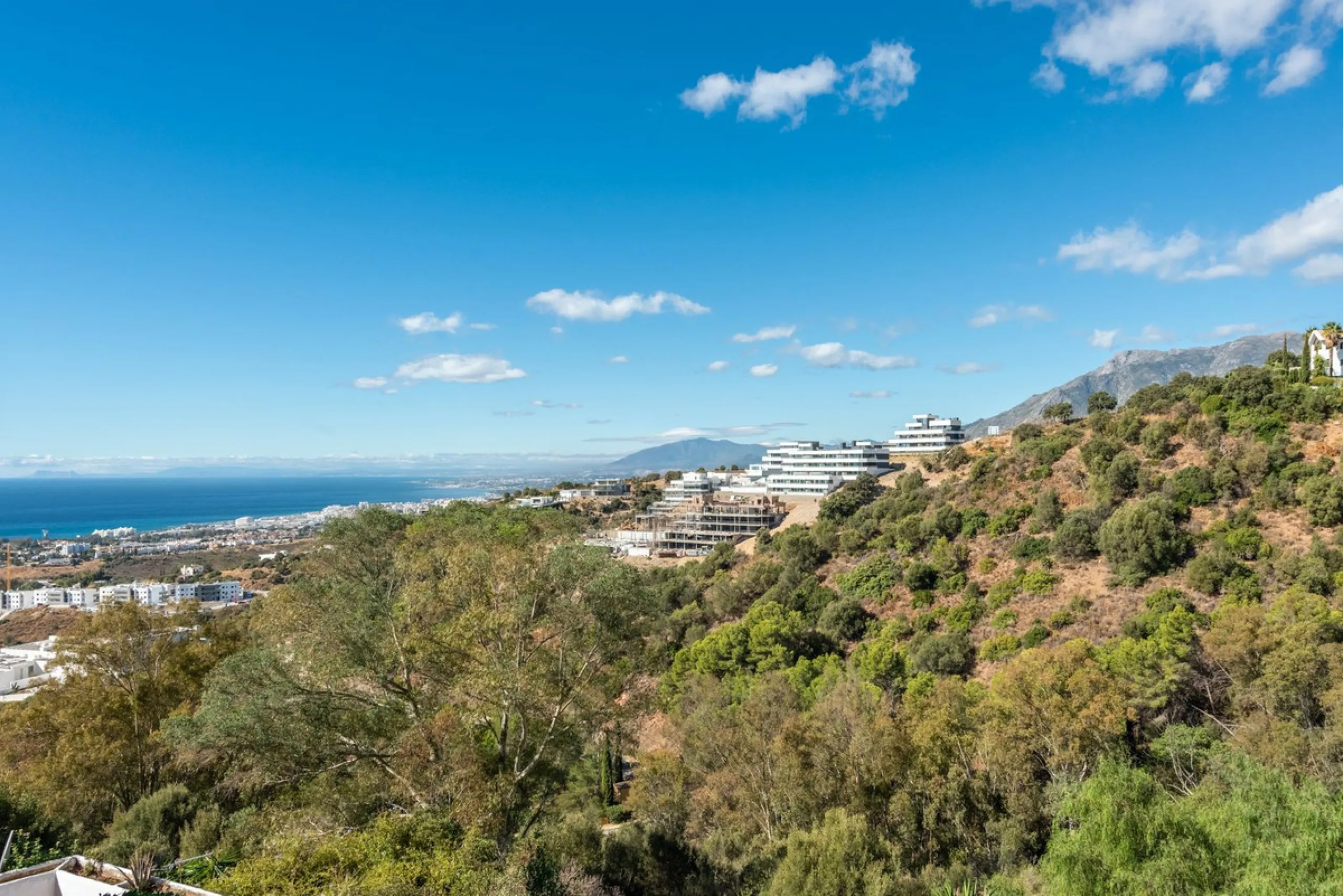 House - Townhouse в продаже в Marbella, Málaga. В доме 3 спален и 3 ванных комнат. Площадь дома 157 м²