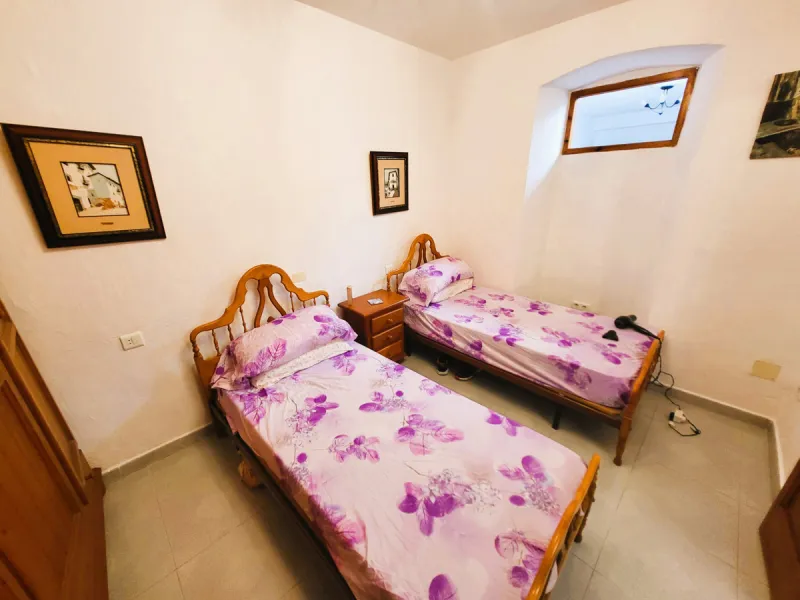 Discover this charming apartment located in the heart of Estepona's Old Town, one of the city's most vibrant and traditional areas. Its location is unbeatable: surrounded by shops, restaurants, schools and public transport, and just a few minutes' walk fr