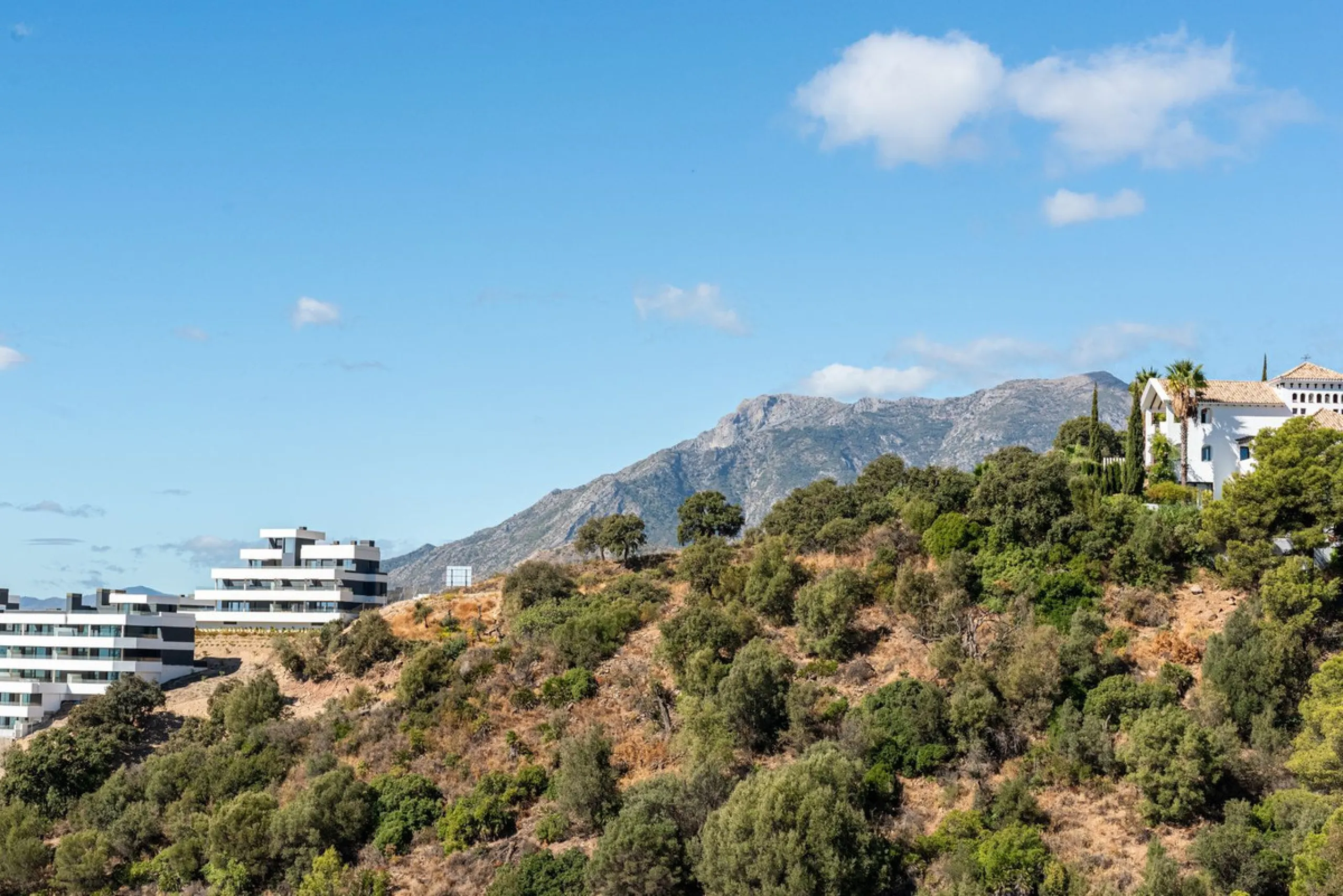 House - Townhouse в продаже в Marbella, Málaga. В доме 3 спален и 3 ванных комнат. Площадь дома 157 м²