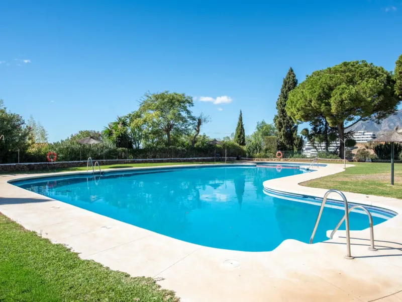 House - Townhouse в продаже в Marbella, Málaga. В доме 3 спален и 3 ванных комнат. Площадь дома 157 м²
