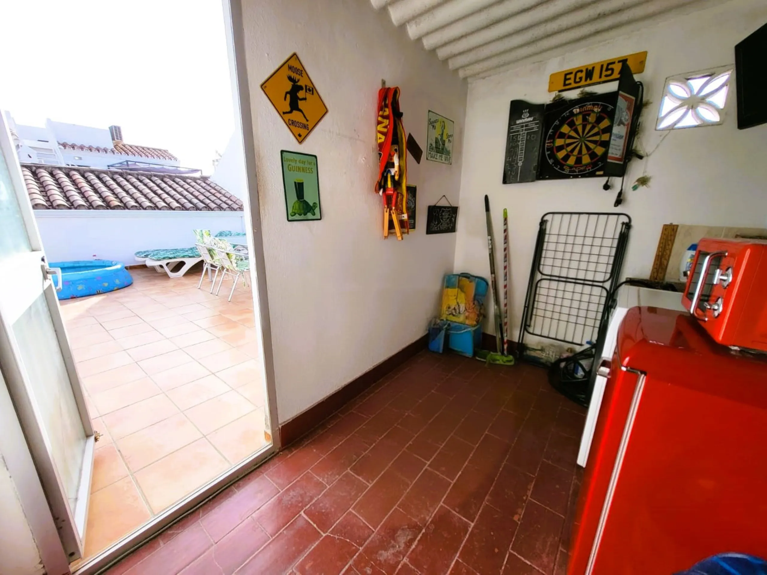 Discover this charming apartment located in the heart of Estepona's Old Town, one of the city's most vibrant and traditional areas. Its location is unbeatable: surrounded by shops, restaurants, schools and public transport, and just a few minutes' walk fr