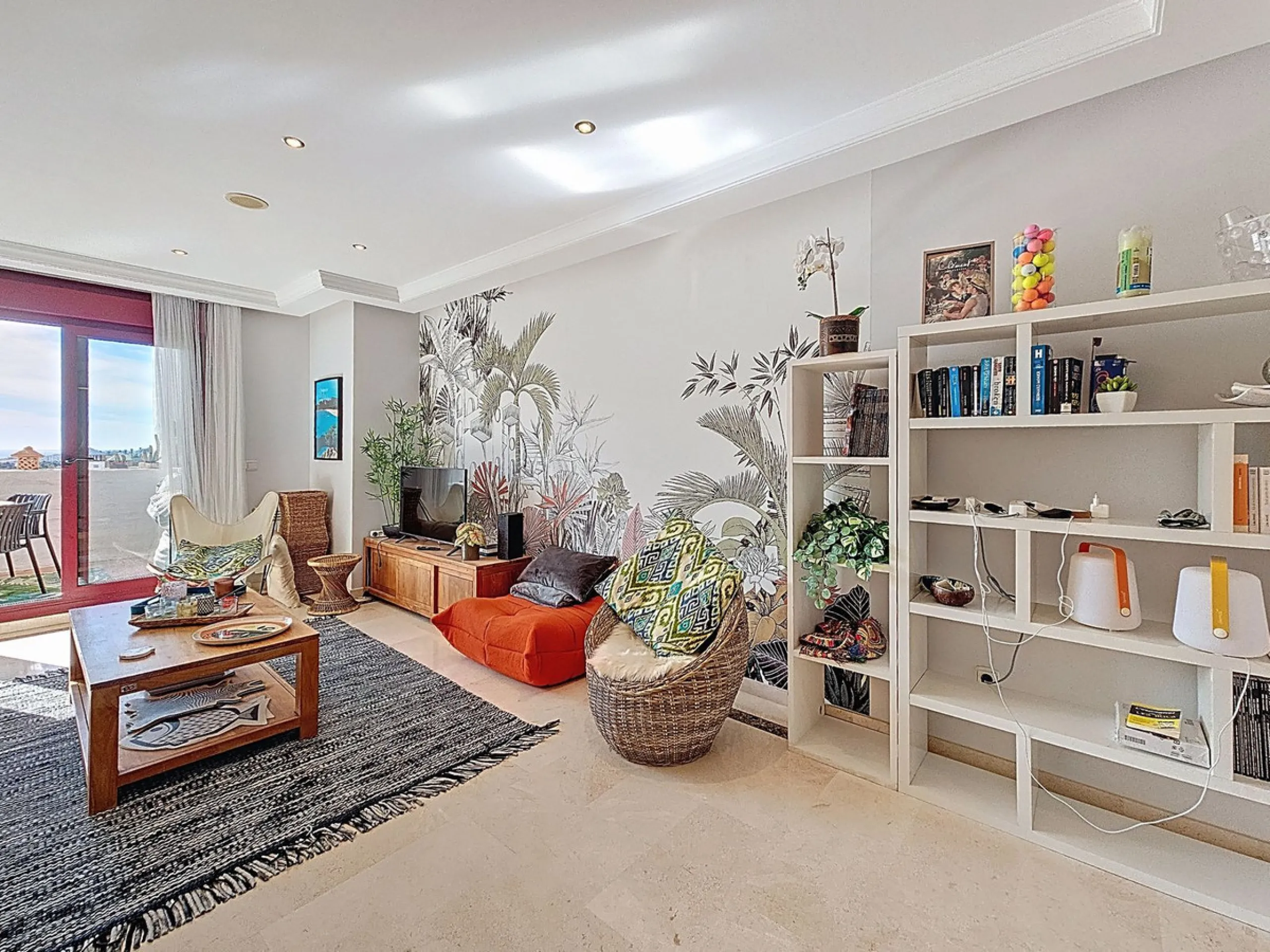 Welcome to this well-maintained two-bedroom, two-bathroom apartment set within the quiet and secure Casares Golf & Country Club, just minutes from the beach and the renowned Finca Cortesín resort.