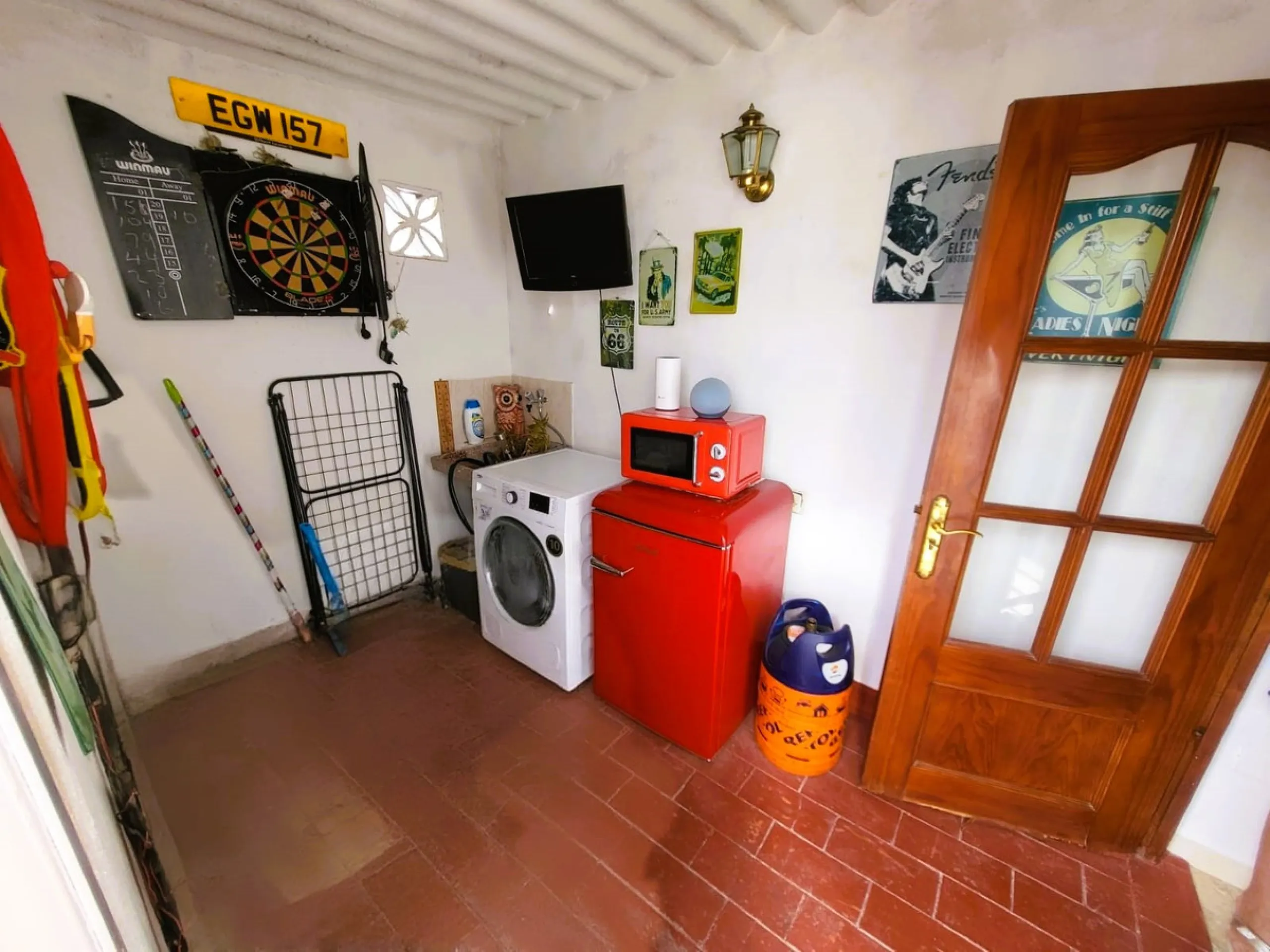 Discover this charming apartment located in the heart of Estepona's Old Town, one of the city's most vibrant and traditional areas. Its location is unbeatable: surrounded by shops, restaurants, schools and public transport, and just a few minutes' walk fr