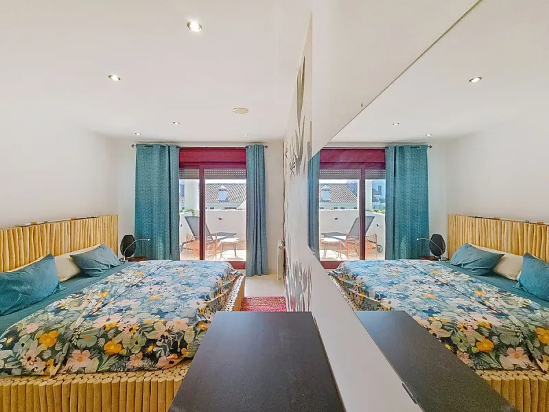 Welcome to this well-maintained two-bedroom, two-bathroom apartment set within the quiet and secure Casares Golf & Country Club, just minutes from the beach and the renowned Finca Cortesín resort.