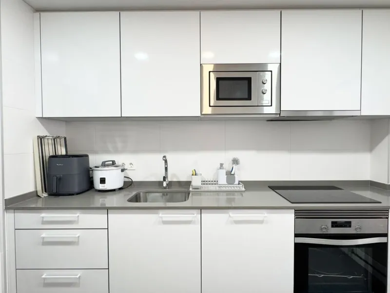 Discover your new home in Marbella! This impressive fifth-floor apartment in the Jardines de Guadaiza community offers everything you need to enjoy life on the Costa del Sol. With 110 m2 of well-distributed space, it has three cozy bedrooms and two full b