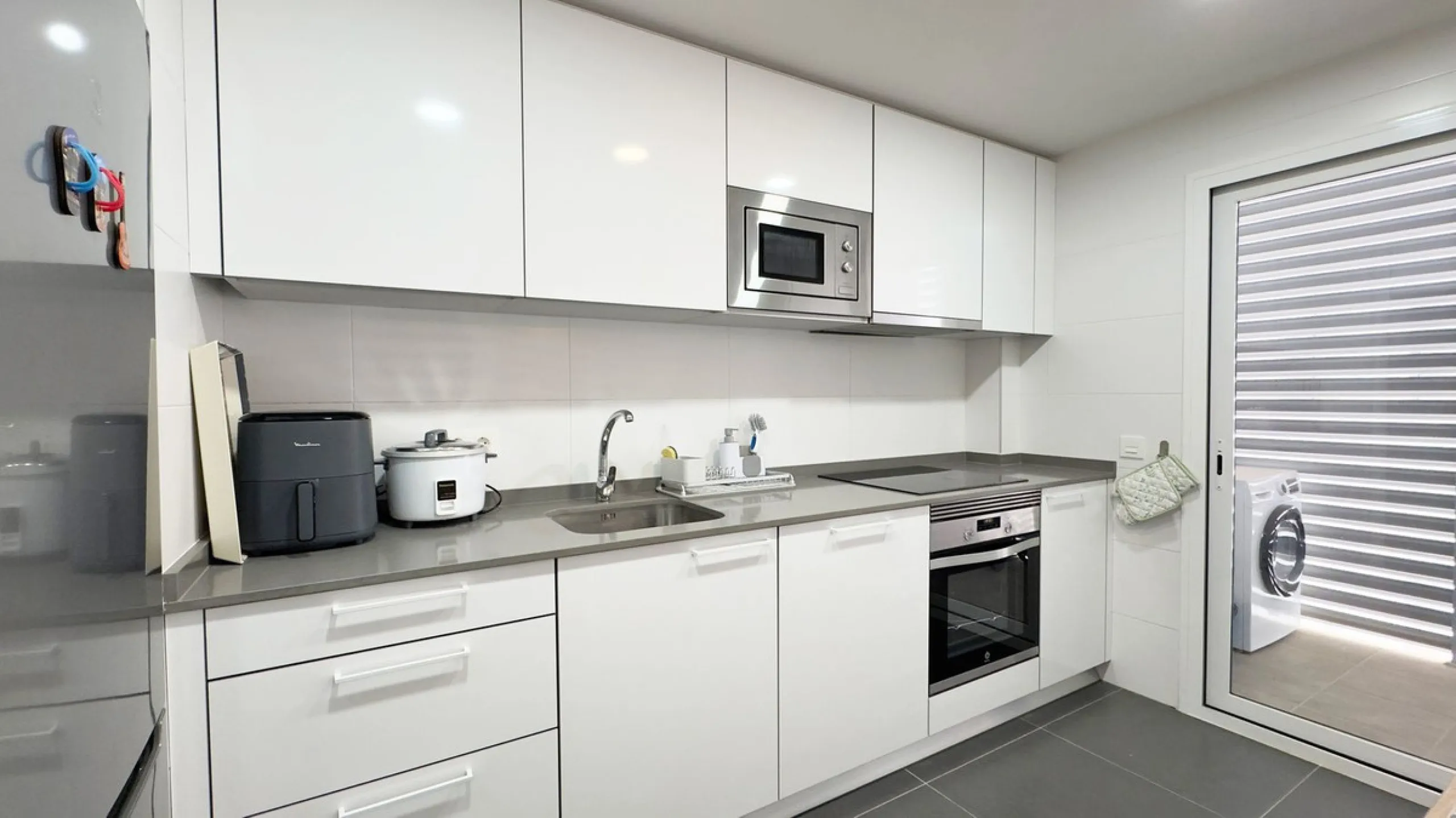 Discover your new home in Marbella! This impressive fifth-floor apartment in the Jardines de Guadaiza community offers everything you need to enjoy life on the Costa del Sol. With 110 m2 of well-distributed space, it has three cozy bedrooms and two full b