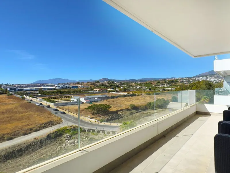 Discover your new home in Marbella! This impressive fifth-floor apartment in the Jardines de Guadaiza community offers everything you need to enjoy life on the Costa del Sol. With 110 m2 of well-distributed space, it has three cozy bedrooms and two full b