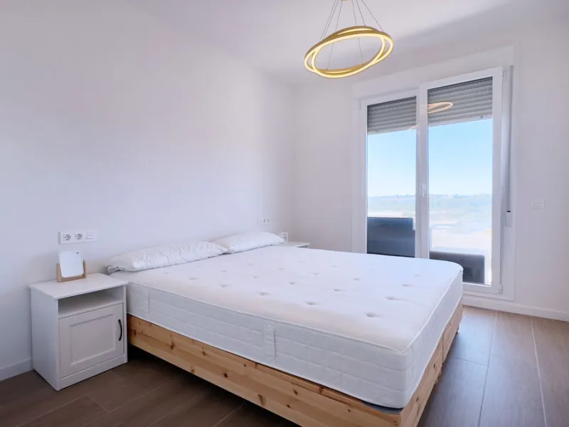 Discover your new home in Marbella! This impressive fifth-floor apartment in the Jardines de Guadaiza community offers everything you need to enjoy life on the Costa del Sol. With 110 m2 of well-distributed space, it has three cozy bedrooms and two full b