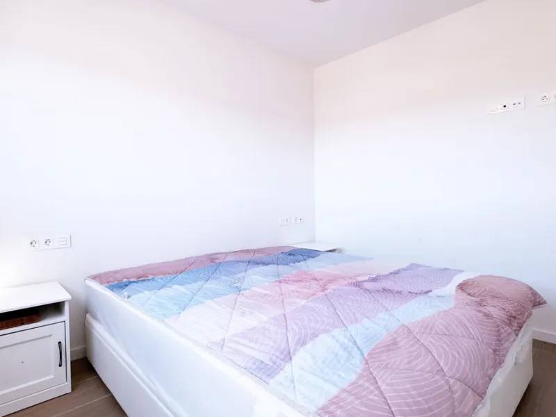 Discover your new home in Marbella! This impressive fifth-floor apartment in the Jardines de Guadaiza community offers everything you need to enjoy life on the Costa del Sol. With 110 m2 of well-distributed space, it has three cozy bedrooms and two full b