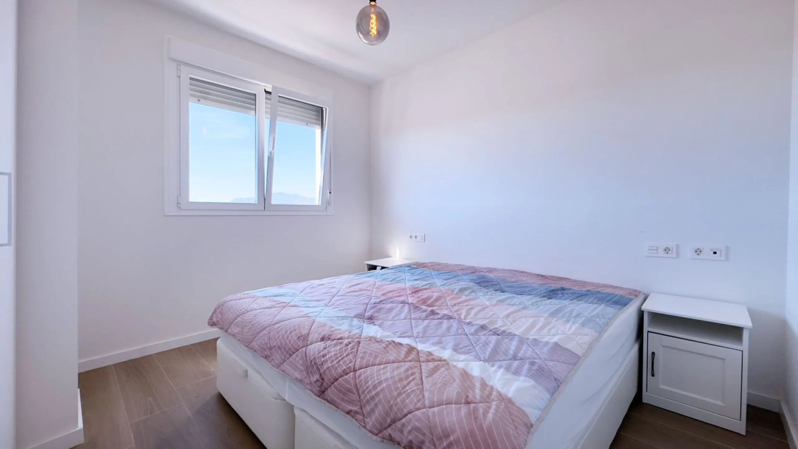 Discover your new home in Marbella! This impressive fifth-floor apartment in the Jardines de Guadaiza community offers everything you need to enjoy life on the Costa del Sol. With 110 m2 of well-distributed space, it has three cozy bedrooms and two full b