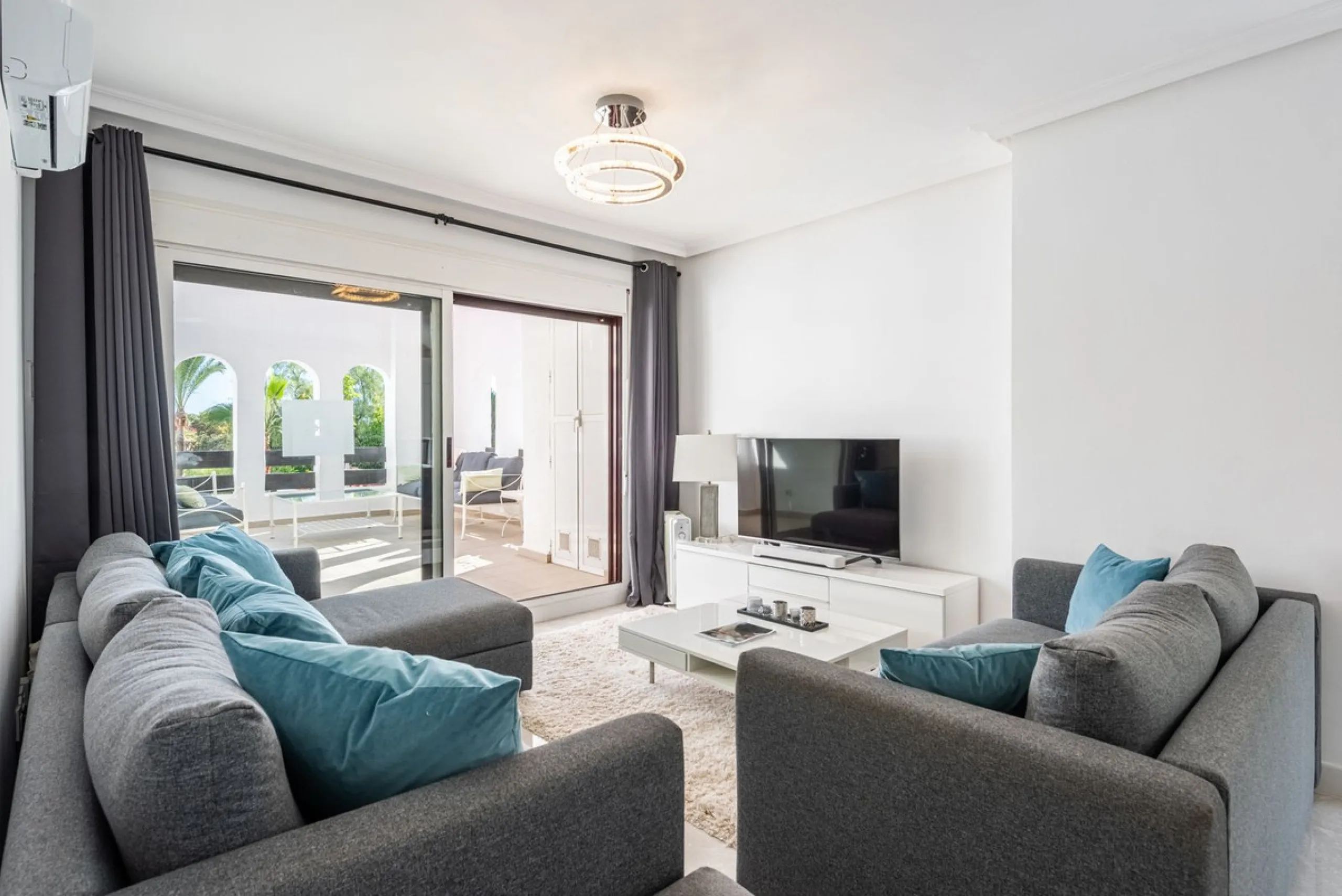 Stunning 3-Bedroom Corner Apartment in La Maestranza, Nueva Andalucía
