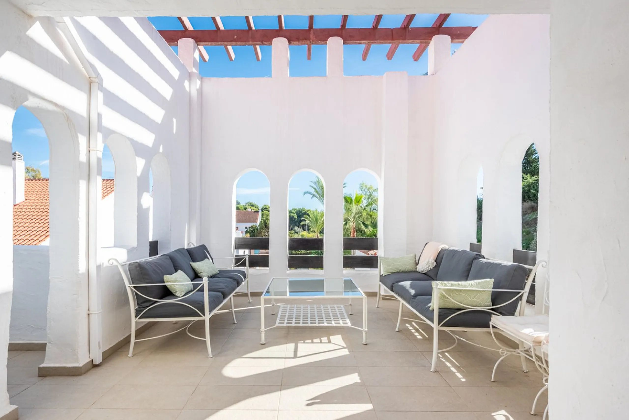 Stunning 3-Bedroom Corner Apartment in La Maestranza, Nueva Andalucía