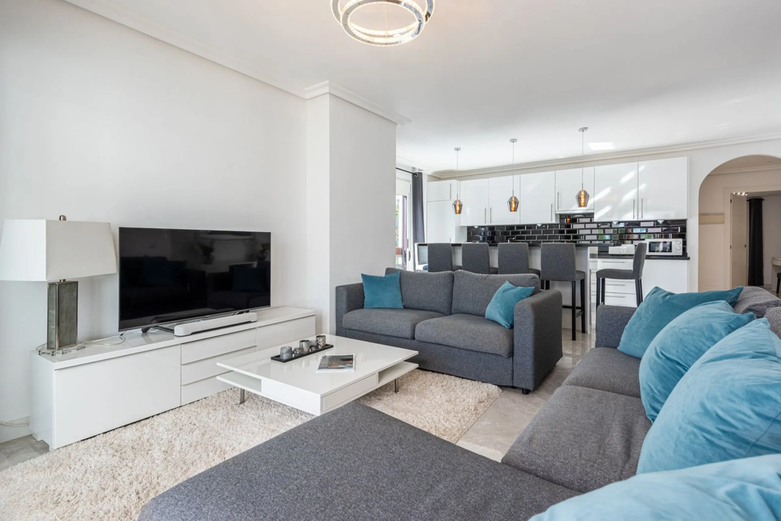 Stunning 3-Bedroom Corner Apartment in La Maestranza, Nueva Andalucía