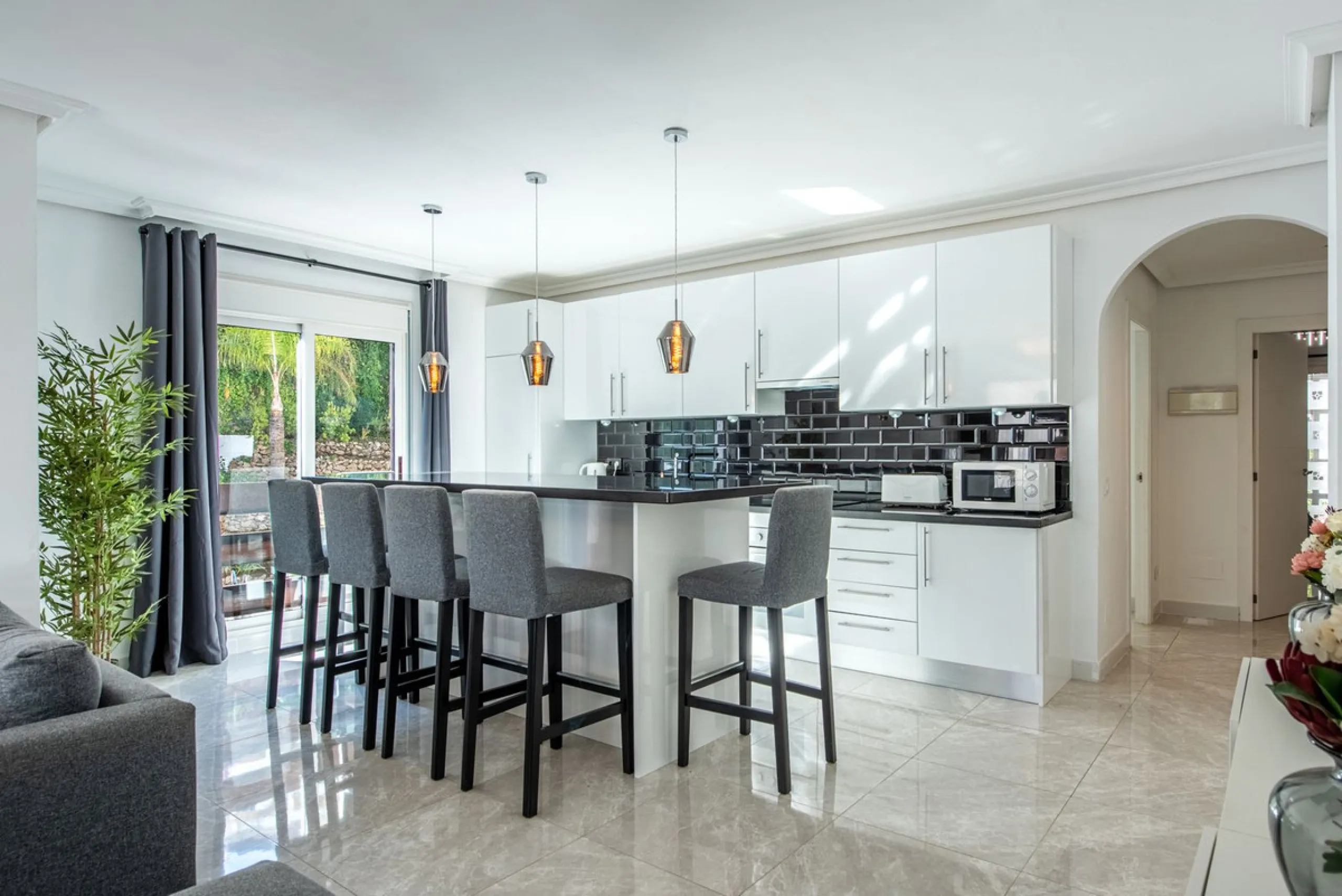 Stunning 3-Bedroom Corner Apartment in La Maestranza, Nueva Andalucía
