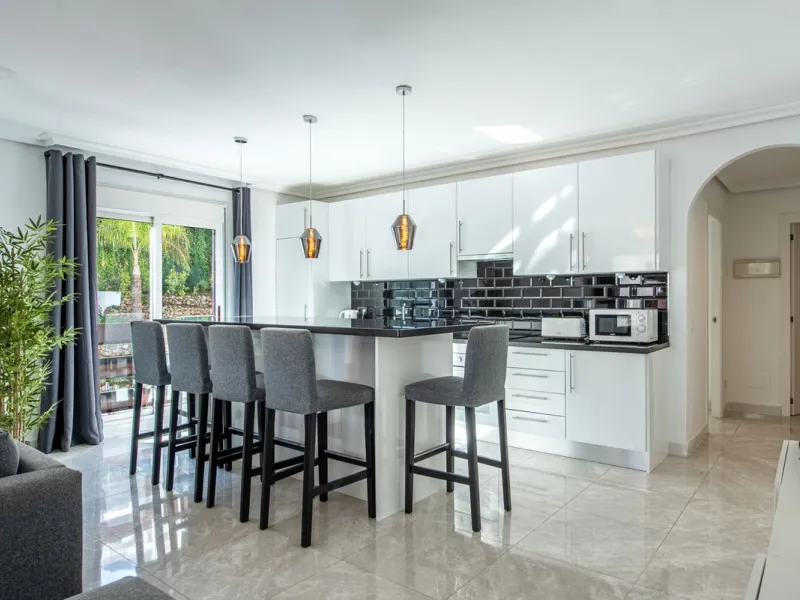Stunning 3-Bedroom Corner Apartment in La Maestranza, Nueva Andalucía