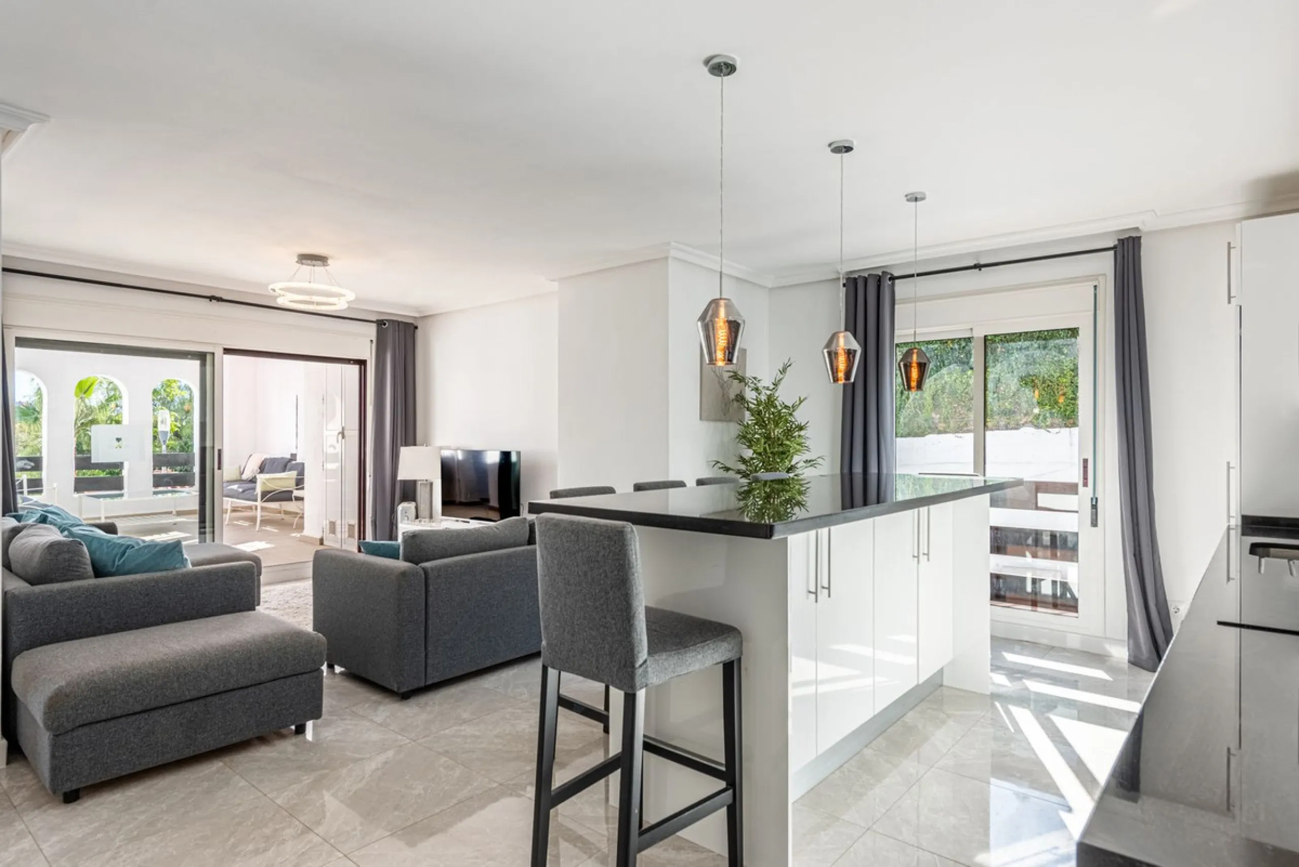 Stunning 3-Bedroom Corner Apartment in La Maestranza, Nueva Andalucía