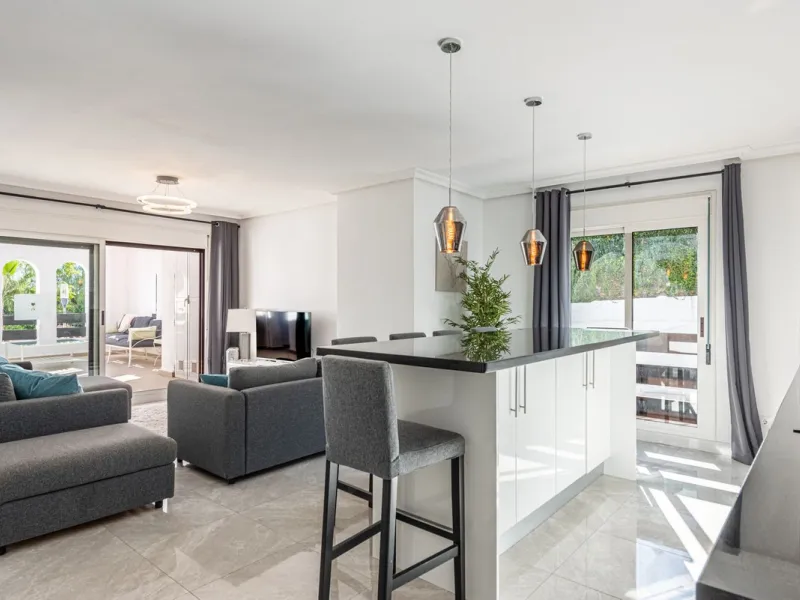 Stunning 3-Bedroom Corner Apartment in La Maestranza, Nueva Andalucía