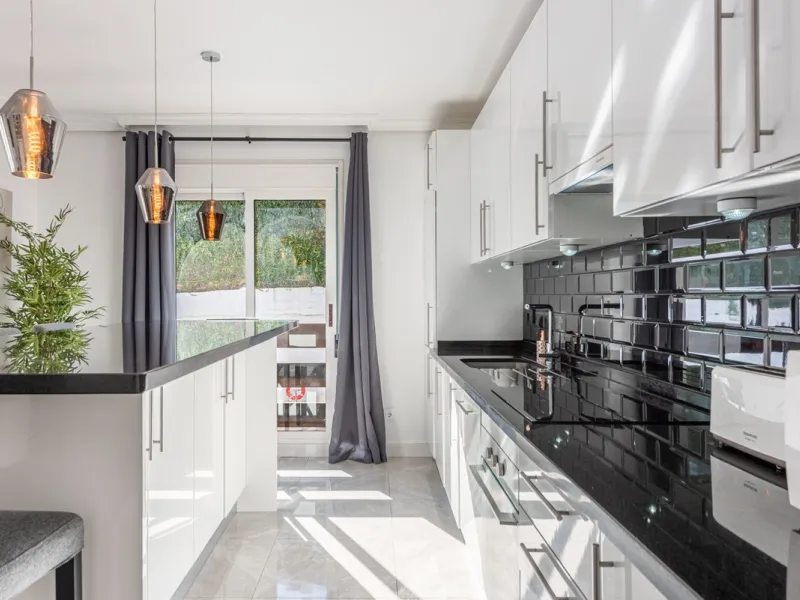 Stunning 3-Bedroom Corner Apartment in La Maestranza, Nueva Andalucía
