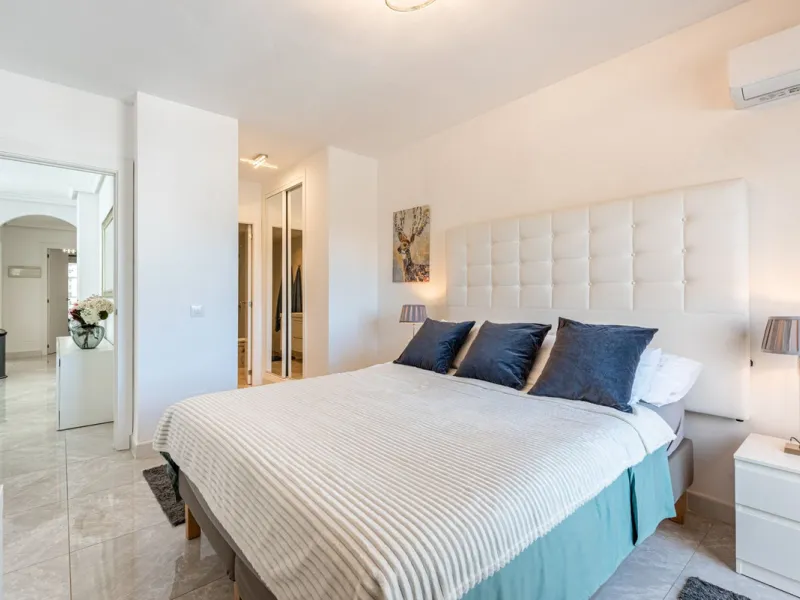 Stunning 3-Bedroom Corner Apartment in La Maestranza, Nueva Andalucía