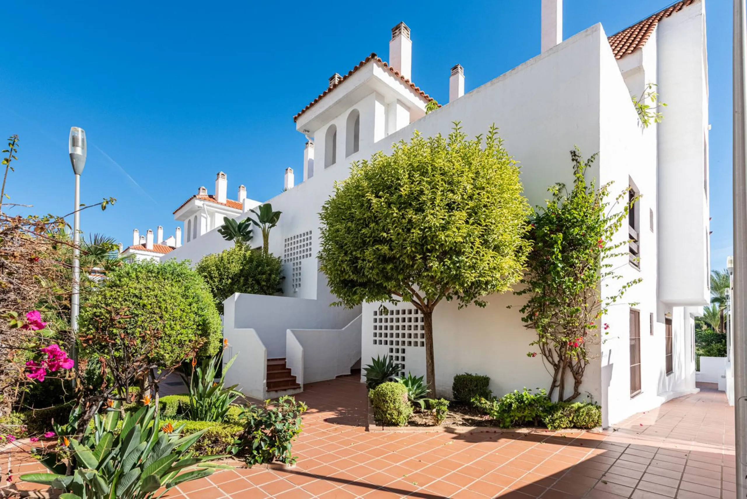 Stunning 3-Bedroom Corner Apartment in La Maestranza, Nueva Andalucía