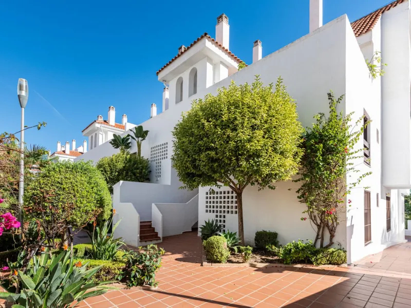 Stunning 3-Bedroom Corner Apartment in La Maestranza, Nueva Andalucía