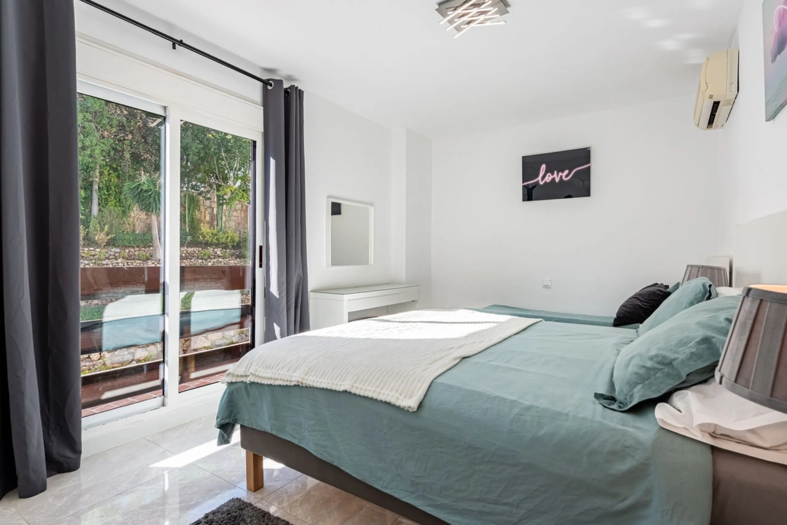 Stunning 3-Bedroom Corner Apartment in La Maestranza, Nueva Andalucía